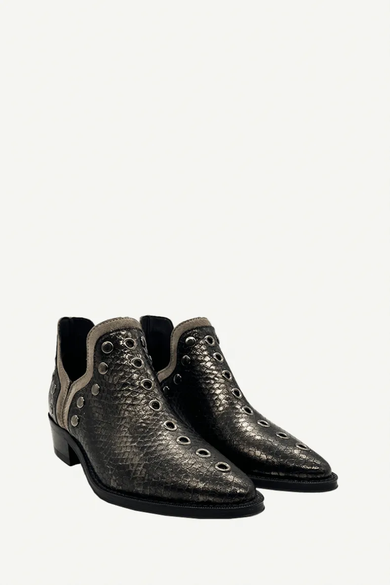 Botas Mer Tacón Bajo Snake Piel Antracita Tachuela Plateada - The Nook Store