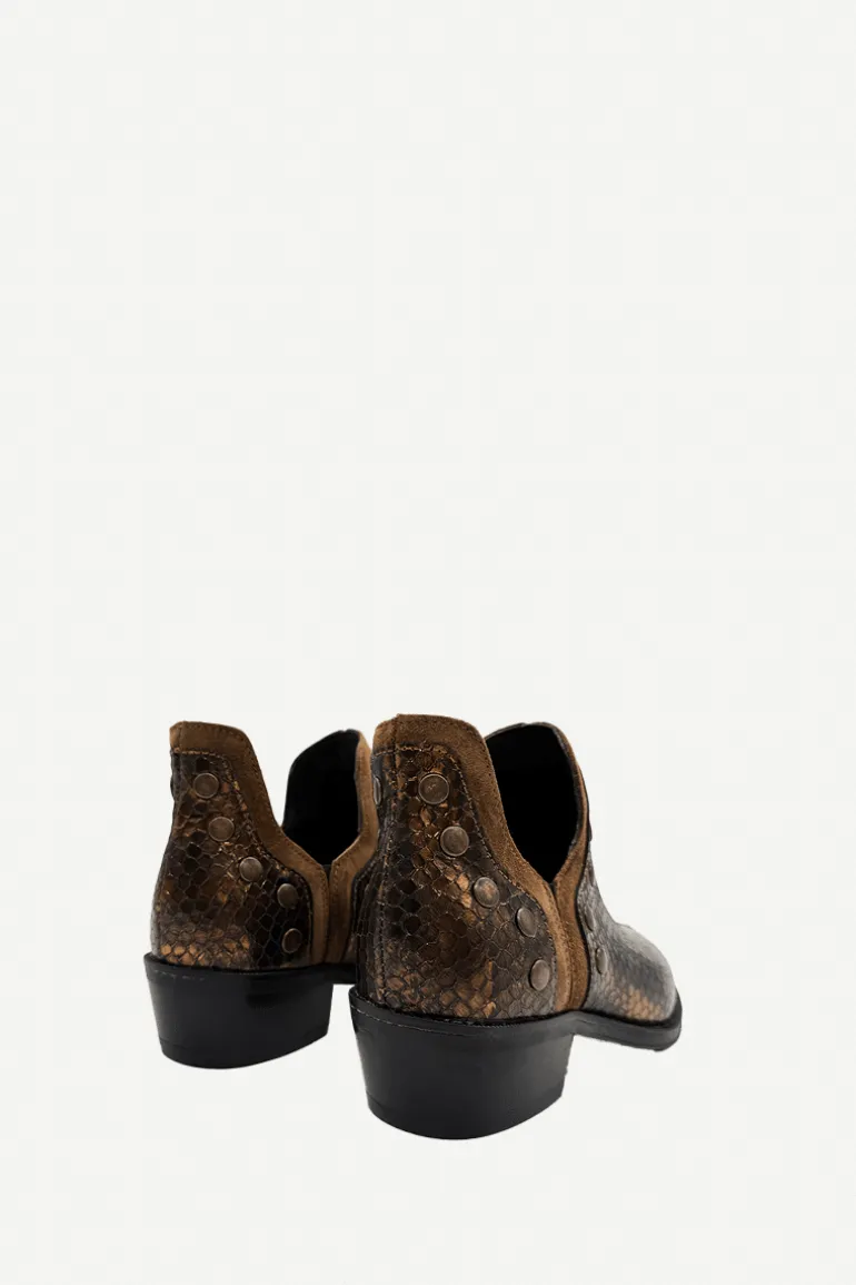 Botas Mer Tacón Bajo Snake Piel Bronce Tachuela Dorada - The Nook Store