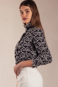 Camisa Chloe Bordada Negra - The Nook Store