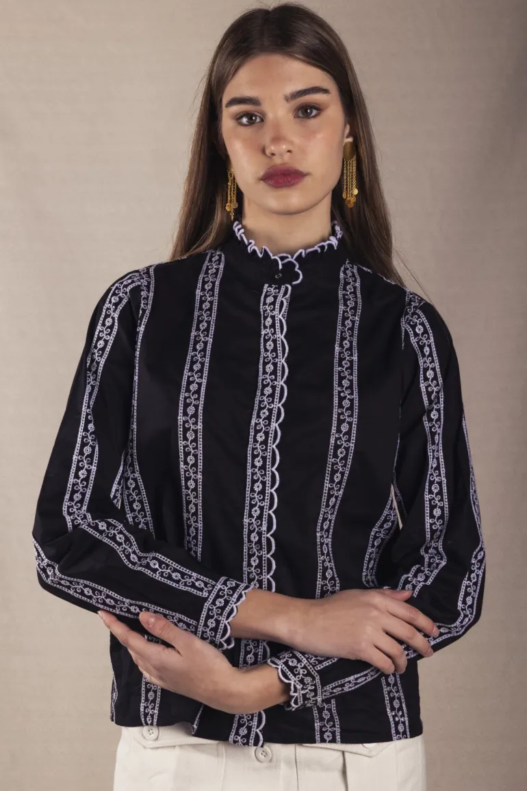 Camisa Chloe Tira Bordada Blanca - The Nook Store