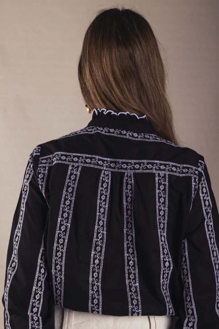 Camisa Chloe Tira Bordada Blanca - The Nook Store