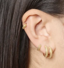Mini Pendientes Flecha Acabados en Oro - THE NOOK STORE ✓